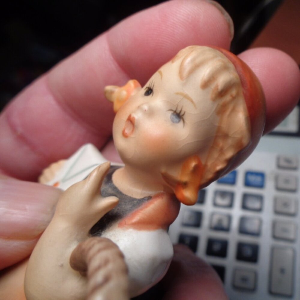 M.J. Hummel, Girl with A Basket Porcelain Figure 4.5" Tall Excellent - Picture 4 of 6